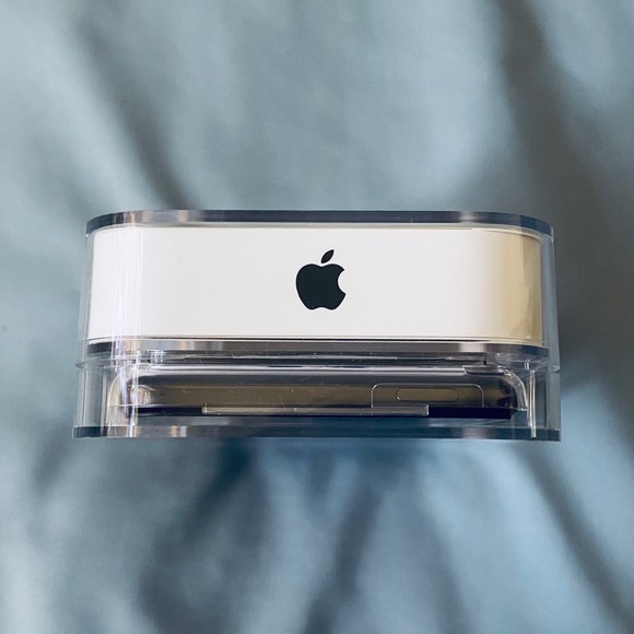 Apple iPod Touch & Otterbox Case - Picture 4 of 8